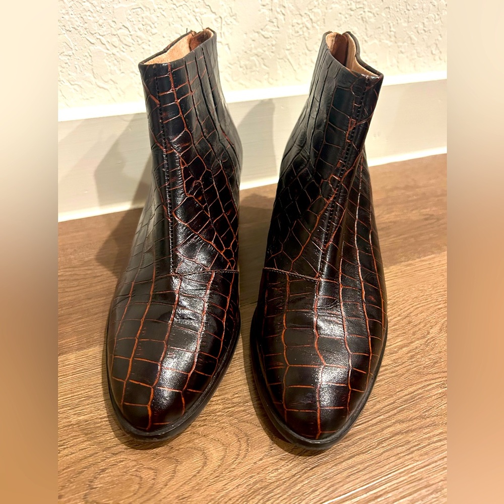 Anthropologie Seychelles Floodplain Booties Brown Ankle Boots Crocodile Size 7